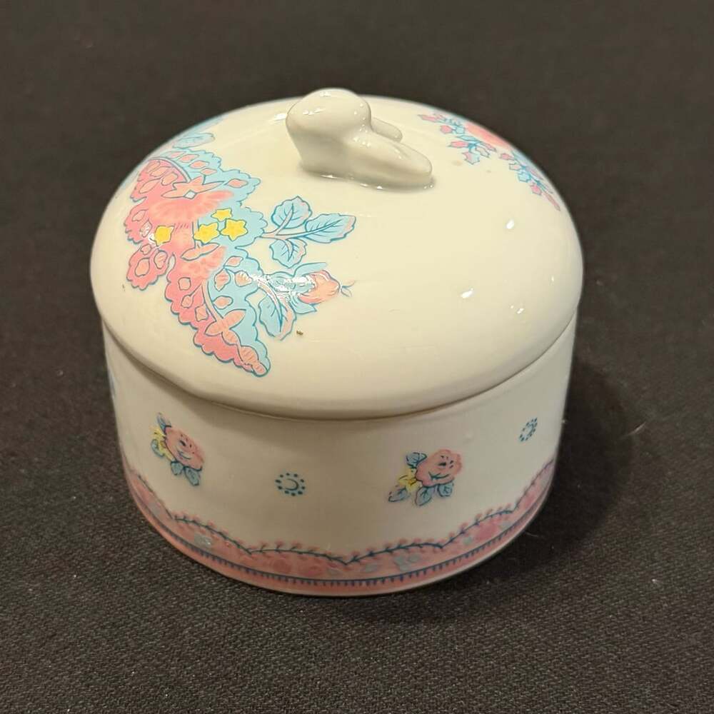 Vintage Elizabeth Arden Round Porcelain Trinket Box With Floral Motif